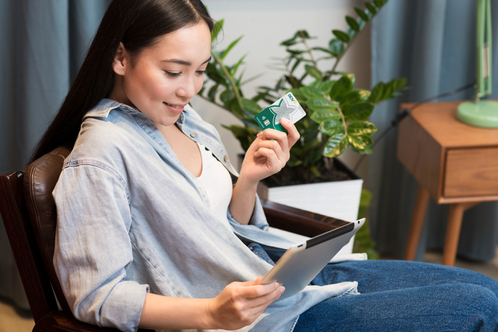 Thẻ tín dụng BIDV Visa Cashback Online hỗ trợ khách hàng mua sắm dễ dàng với nhiều chương trình ưu đãi hoàn tiền giá trị lớn